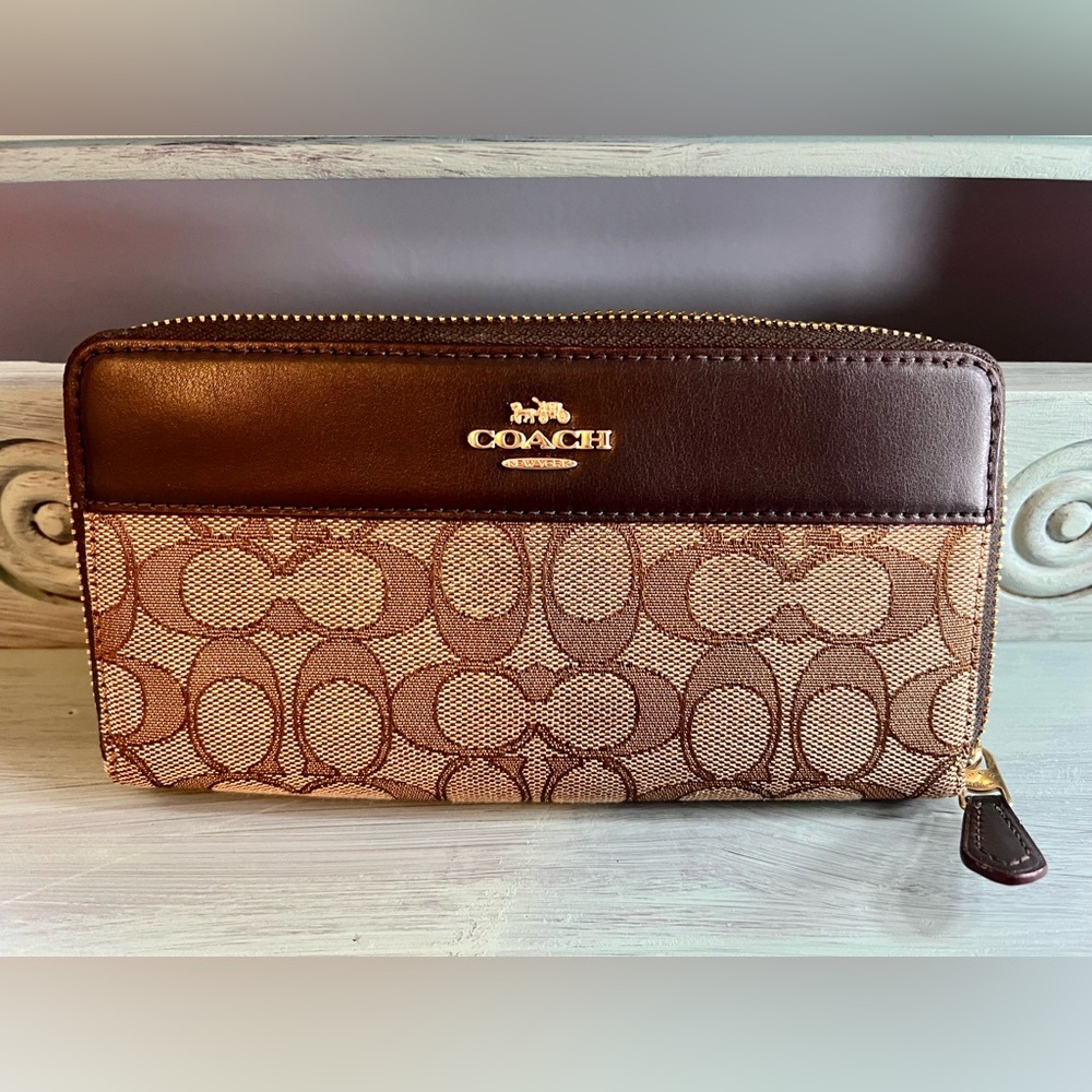 Authentic Coach Wallet